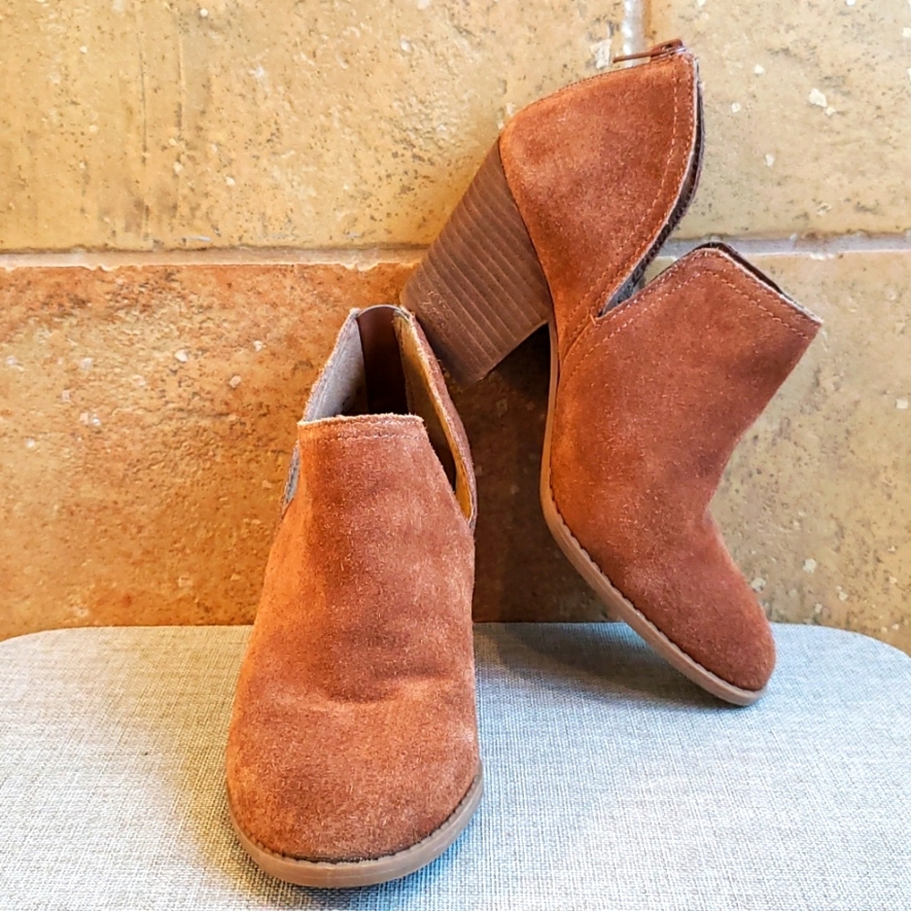 Carlos by Carlos Santana Brown Leather booties in Style Carmin size 7